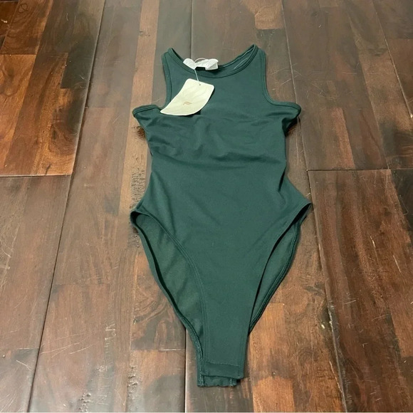 NWT Fabletics Lillian Cut Out Bodysuit Women’s XXS Dark Pine Green Racerback - Picture 2 of 8